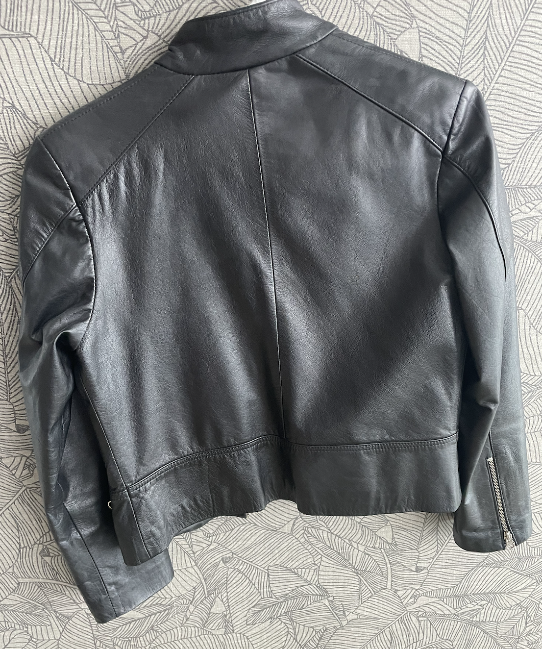 Chaqueta negra de cuero Parte posterior (atrás)